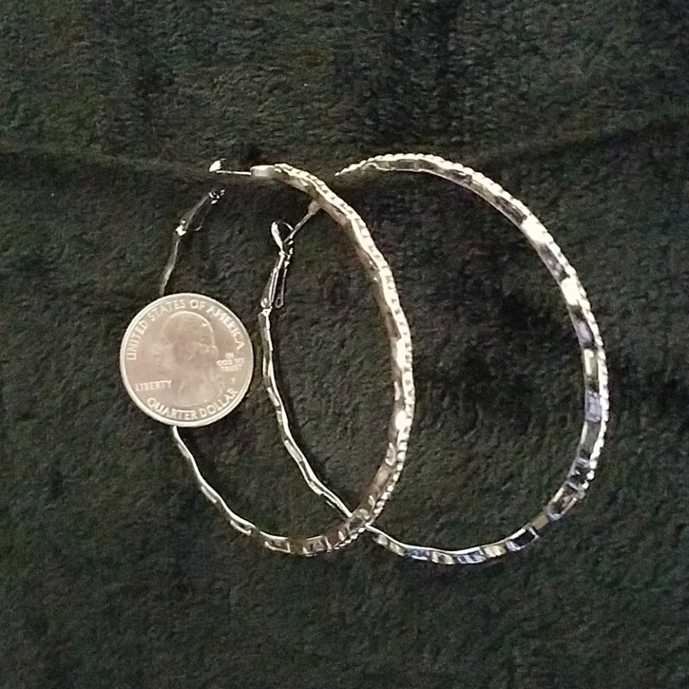 Silver hoop earrings - Picture 5 of 7